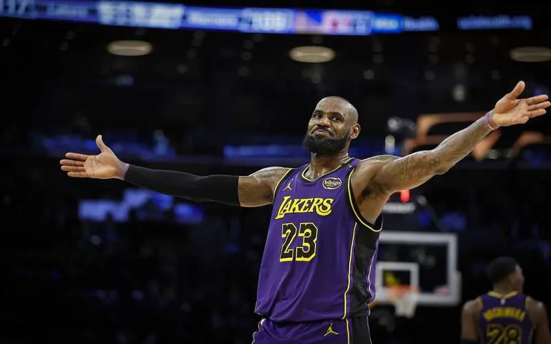 lebron james hanh trinh tro thanh bieu tuong bong ro the gioi
