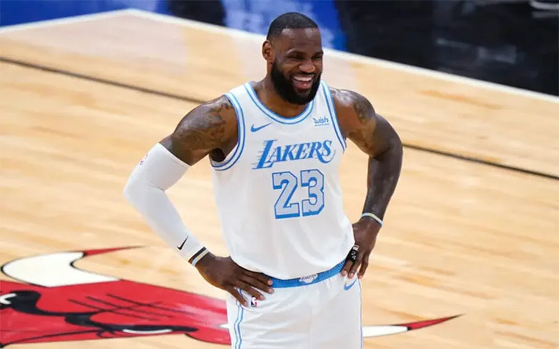lebron james hanh trinh tro thanh bieu tuong bong ro the gioi